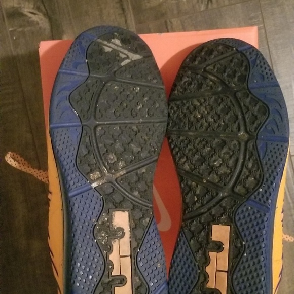 Lebron james shoes - Picture 2 of 2